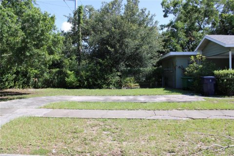House in Tampa, Florida 4 bedrooms, 160.72 sq.m. № 2119389 - photo 2