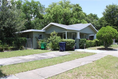 House in Tampa, Florida 4 bedrooms, 160.72 sq.m. № 2119389