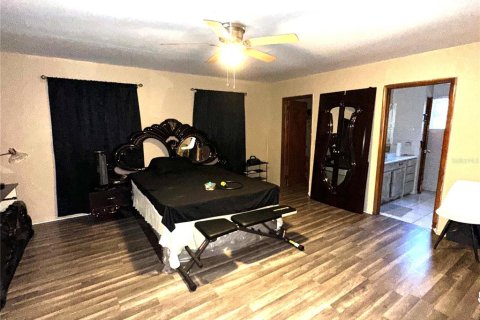 House in Tampa, Florida 4 bedrooms, 160.72 sq.m. № 2119389 - photo 24