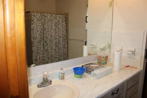 House in Tampa, Florida 4 bedrooms, 160.72 sq.m. № 2119389 - photo 7