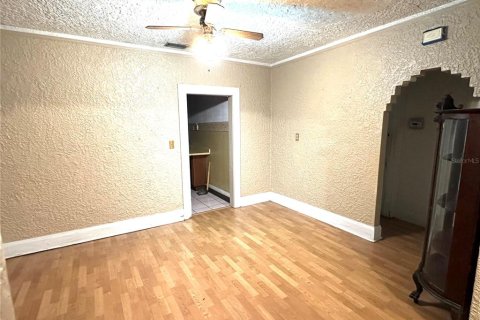 House in Tampa, Florida 4 bedrooms, 160.72 sq.m. № 2119389 - photo 29