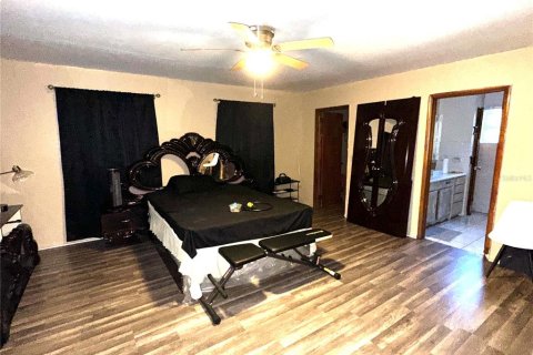 House in Tampa, Florida 4 bedrooms, 160.72 sq.m. № 2119389 - photo 19