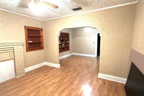 House in Tampa, Florida 4 bedrooms, 160.72 sq.m. № 2119389 - photo 16