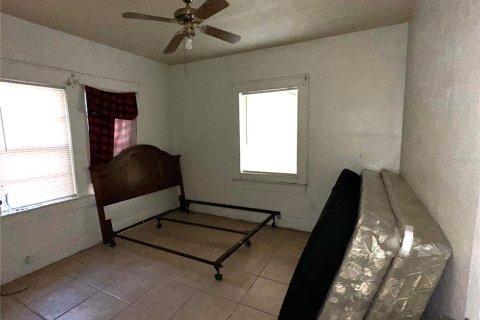 House in Tampa, Florida 4 bedrooms, 160.72 sq.m. № 2119389 - photo 27