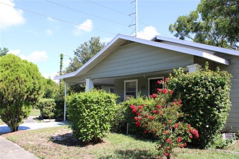House in Tampa, Florida 4 bedrooms, 160.72 sq.m. № 2119389 - photo 4