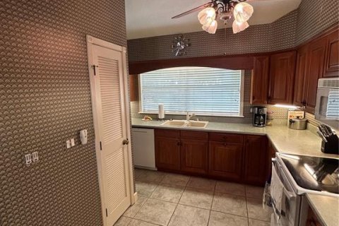 Condominio en venta en Summerfield, Florida, 2 dormitorios, 102.1 m2 № 2135497 - foto 4