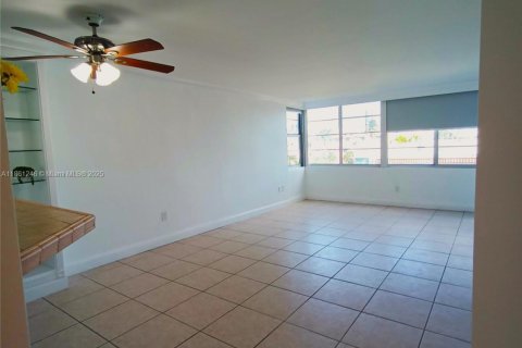 Condo in Miami Beach, Florida, 1 bedroom  № 1891830 - photo 29