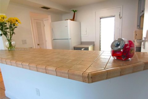 Condo in Miami Beach, Florida, 1 bedroom  № 1891830 - photo 30