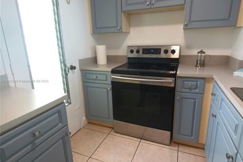 Condo in Miami Beach, Florida, 1 bedroom  № 1891830 - photo 11