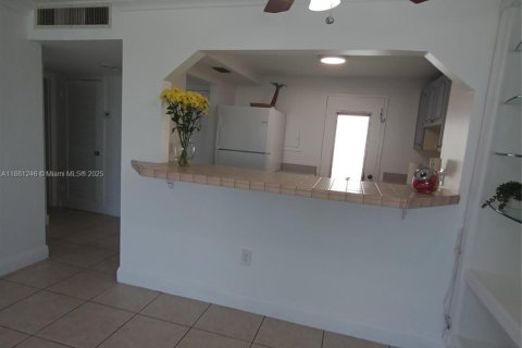 Condo in Miami Beach, Florida, 1 bedroom  № 1891830 - photo 9