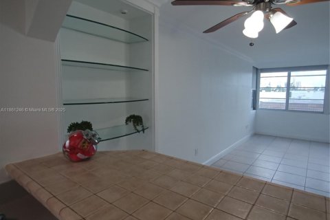 Condo in Miami Beach, Florida, 1 bedroom  № 1891830 - photo 6