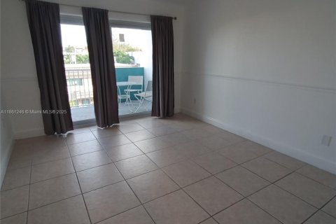 Condo in Miami Beach, Florida, 1 bedroom  № 1891830 - photo 18