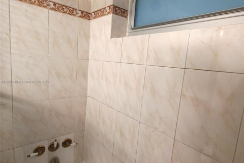 Condo in Miami Beach, Florida, 1 bedroom  № 1891830 - photo 25