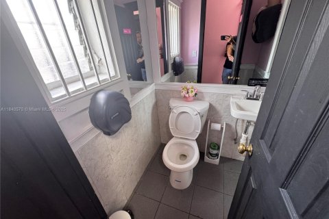 Commercial property in Hialeah, Florida № 1830782 - photo 8