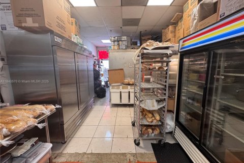 Commercial property in Hialeah, Florida № 1830782 - photo 13