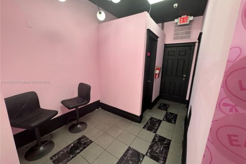 Commercial property in Hialeah, Florida № 1830782 - photo 7