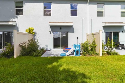 Townhouse in Tampa, Florida 3 bedrooms, 138.24 sq.m. № 2353246 - photo 10