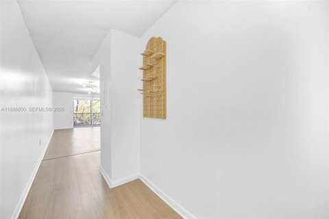 Copropriété à louer à Doral, Floride: 2 chambres, 111.2 m2 № 2052142 - photo 26