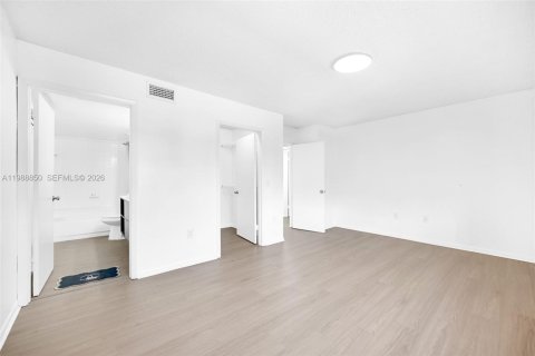 Copropriété à louer à Doral, Floride: 2 chambres, 111.2 m2 № 2052142 - photo 19