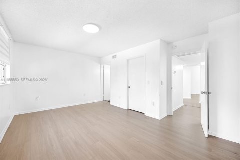 Copropriété à louer à Doral, Floride: 2 chambres, 111.2 m2 № 2052142 - photo 18