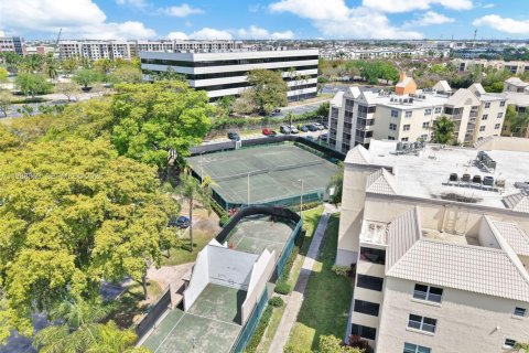 Copropriété à louer à Doral, Floride: 2 chambres, 111.2 m2 № 2052142 - photo 4