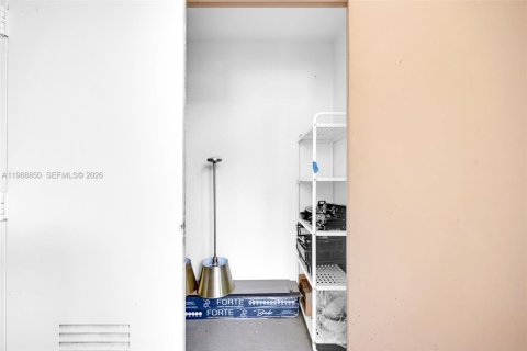 Copropriété à louer à Doral, Floride: 2 chambres, 111.2 m2 № 2052142 - photo 25