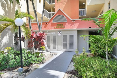 Copropriété à louer à Doral, Floride: 2 chambres, 111.2 m2 № 2052142 - photo 9