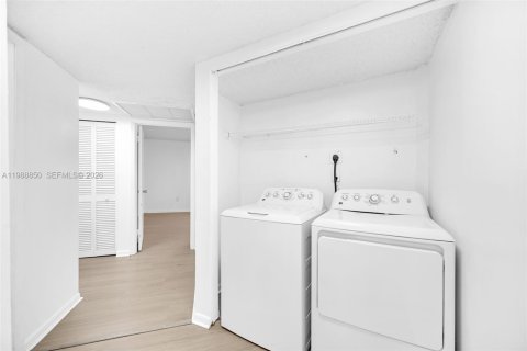 Copropriété à louer à Doral, Floride: 2 chambres, 111.2 m2 № 2052142 - photo 24