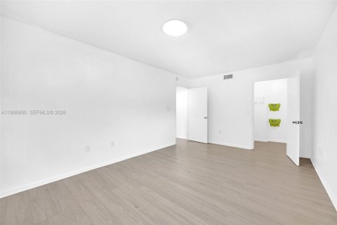 Copropriété à louer à Doral, Floride: 2 chambres, 111.2 m2 № 2052142 - photo 12