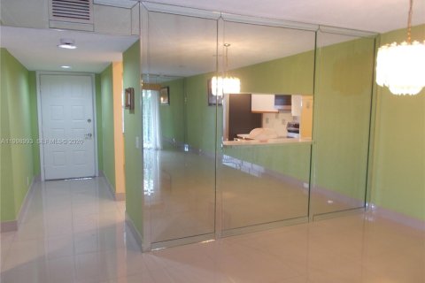 Condo in Pembroke Pines, Florida, 2 bedrooms  № 2060946 - photo 20