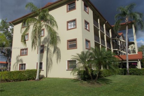 Condo in Pembroke Pines, Florida, 2 bedrooms  № 2060946 - photo 3