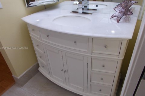 Condo in Pembroke Pines, Florida, 2 bedrooms  № 2060946 - photo 30