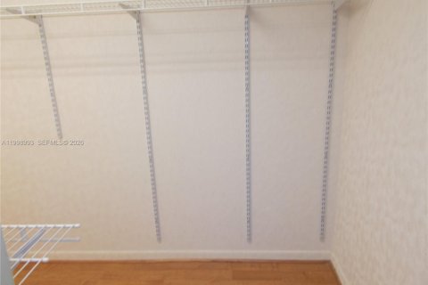 Condo in Pembroke Pines, Florida, 2 bedrooms  № 2060946 - photo 24