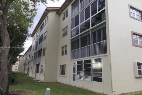 Condo in Pembroke Pines, Florida, 2 bedrooms  № 2060946 - photo 6