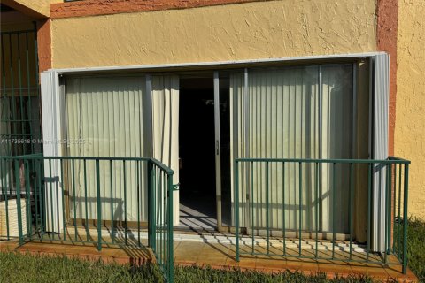 Condo in Hialeah, Florida, 2 bedrooms  № 1764248 - photo 5