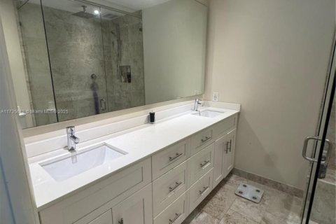 Condo in Hialeah, Florida, 2 bedrooms  № 1764248 - photo 20