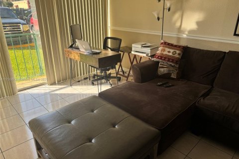 Condo in Hialeah, Florida, 2 bedrooms  № 1764248 - photo 15