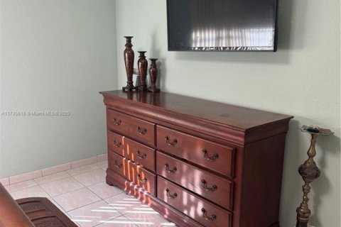Condo in Hialeah, Florida, 2 bedrooms  № 1764248 - photo 19