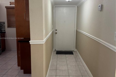 Condo in Hialeah, Florida, 2 bedrooms  № 1764248 - photo 8
