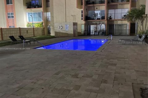 Condo in Hialeah, Florida, 2 bedrooms  № 1764248 - photo 26