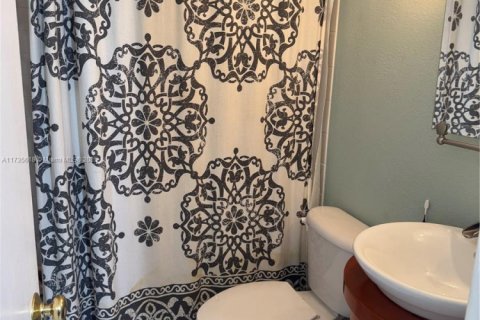 Condo in Hialeah, Florida, 2 bedrooms  № 1764248 - photo 25
