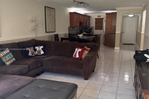 Condo in Hialeah, Florida, 2 bedrooms  № 1764248 - photo 16
