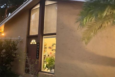 Casa en venta en Plantation, Florida, 2 dormitorios, 93.92 m2 № 1934172 - foto 1