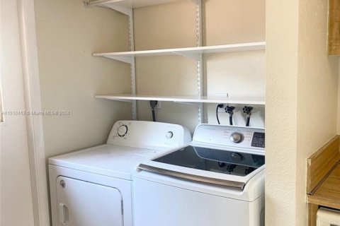 Casa en venta en Plantation, Florida, 2 dormitorios, 93.92 m2 № 1934172 - foto 17