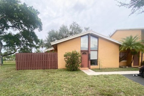 Casa en venta en Plantation, Florida, 2 dormitorios, 93.92 m2 № 1934172 - foto 3