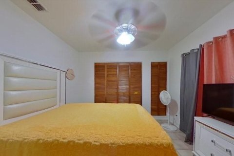 Casa en venta en Tampa, Florida, 4 dormitorios, 168.9 m2 № 1918301 - foto 4