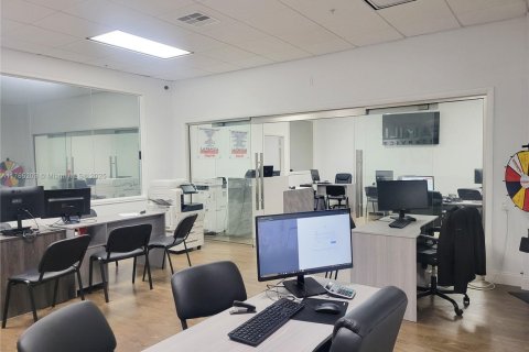 Commercial property in Doral, Florida № 1985411 - photo 6