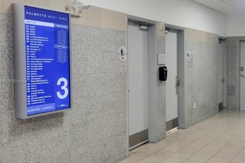 Commercial property in Doral, Florida № 1985411 - photo 7