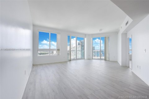 Condominio en alquiler en Miami, Florida, 3 dormitorios, 138.8 m2 № 1921137 - foto 9