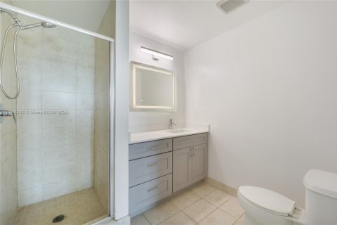 Condominio en alquiler en Miami, Florida, 3 dormitorios, 138.8 m2 № 1921137 - foto 13